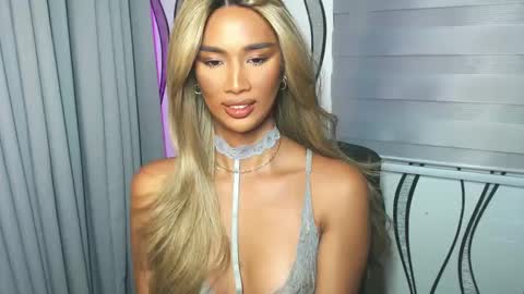 Snapshot of lanadel_hilton chatting on February 26, 2025, 7:49 pm Lana online show from February 26, 2025, 7:49 pm