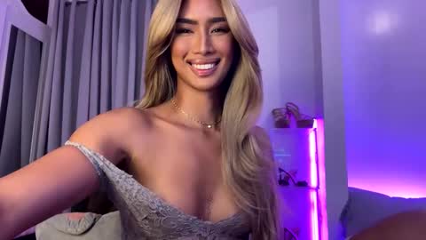 Snapshot of lanadel_hilton chatting on March 6, 2025, 5:46 am Lana online show from March 6, 2025, 5:46 am