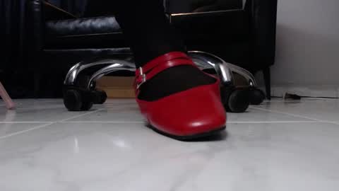 Snapshot of lanadoux_ chatting on March 6, 2025, 5:43 pm Mistress Lana online show from March 6, 2025, 5:43 pm