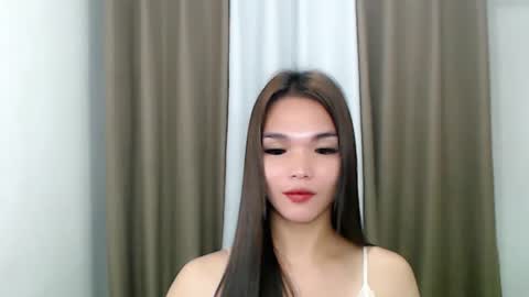 Snapshot of lanawyatt_ chatting on February 25, 2025, 9:35 pm lanawyatt_ online show from February 25, 2025, 9:35 pm