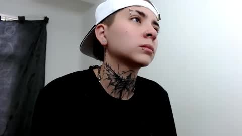 Snapshot of lannie_gonzales chatting on March 5, 2025, 12:33 pm LANNIE   online show from March 5, 2025, 12:33 pm