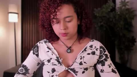 Lara  online show from October 22, 2025, 9:14 pm