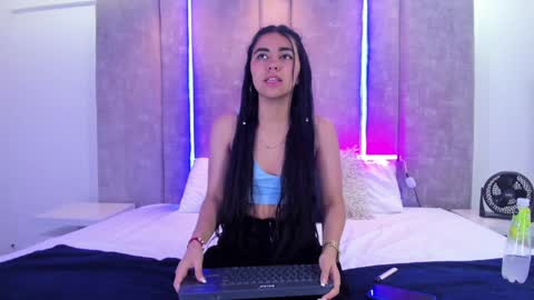 Snapshot of larabrook chatting on January 22, 2025, 1:42 am Lara online show from January 22, 2025, 1:42 am