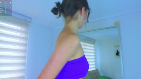 Snapshot of laralane_ chatting on December 9, 2024, 6:25 pm Lara online show from December 9, 2024, 6:25 pm