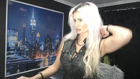 laras_moans online show from December 8, 2024, 9:02 am