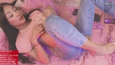 Snapshot of larastanford01 chatting on December 13, 2024, 6:10 am Lara Give it a thumbs up please its important  online show from December 13, 2024, 6:10 am