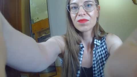 Snapshot of larawintersxxx chatting on February 14, 2025, 7:54 pm larawintersxxx online show from February 14, 2025, 7:54 pm