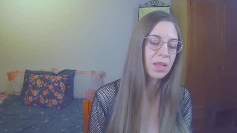 Snapshot of larawintersxxx chatting on March 8, 2025, 6:37 pm larawintersxxx online show from March 8, 2025, 6:37 pm