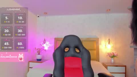 Snapshot of larsonmia chatting on September 29, 2025, 11:37 am MIA online show from September 29, 2025, 11:37 am