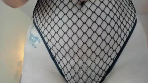 Snapshot of larsonmia chatting on October 2, 2025, 12:12 pm MIA online show from October 2, 2025, 12:12 pm
