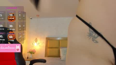 Snapshot of larsonmia chatting on October 15, 2025, 12:27 pm MIA online show from October 15, 2025, 12:27 pm