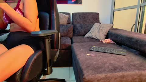 Snapshot of latin_couple77 chatting on February 24, 2025, 5:33 am Sara y Andy online show from February 24, 2025, 5:33 am