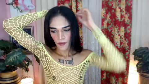 Snapshot of latina_goddes4uxxx chatting on February 4, 2025, 1:13 am ask me online show from February 4, 2025, 1:13 am