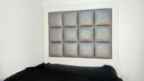 Snapshot of laura__js_ chatting on October 8, 2025, 5:54 pm laura__js_ online show from October 8, 2025, 5:54 pm