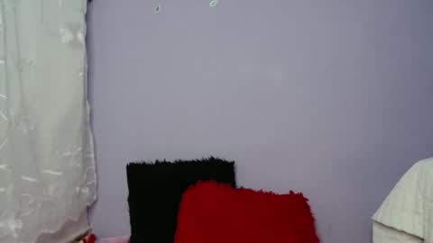 Snapshot of lauracb_ chatting on January 1, 2025, 5:01 am lauracb          online show from January 1, 2025, 5:01 am
