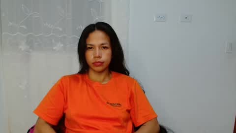 Snapshot of lauracb_ chatting on September 18, 2025, 5:20 am lauracb          online show from September 18, 2025, 5:20 am