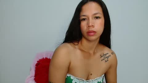 Snapshot of lauracb_ chatting on October 3, 2025, 5:04 am lauracb          online show from October 3, 2025, 5:04 am