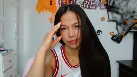 Snapshot of lauracb_ chatting on October 19, 2025, 7:14 pm lauracb          online show from October 19, 2025, 7:14 pm