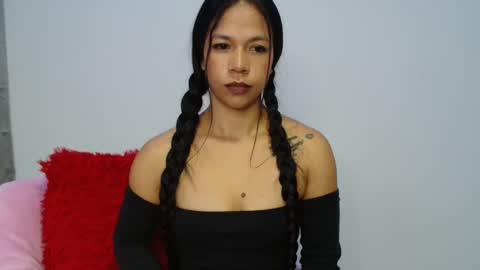 Snapshot of lauracb_ chatting on October 21, 2025, 5:52 am lauracb          online show from October 21, 2025, 5:52 am