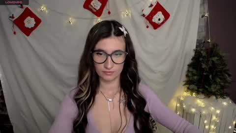 Snapshot of lauradre_ chatting on December 8, 2024, 10:19 am Laura online show from December 8, 2024, 10:19 am