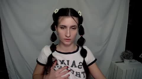 Snapshot of lauradre_ chatting on February 2, 2025, 8:02 am Laura online show from February 2, 2025, 8:02 am