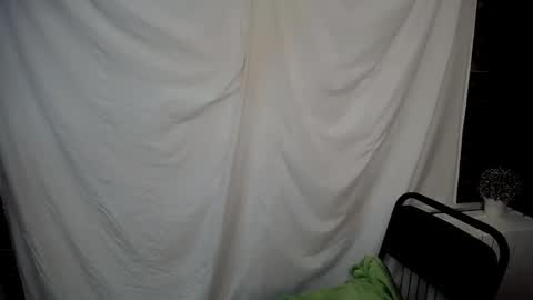 Snapshot of lauradre_ chatting on February 13, 2025, 11:17 am Laura online show from February 13, 2025, 11:17 am