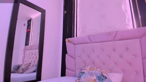 Snapshot of laurem_paulette chatting on March 8, 2025, 7:09 pm Laurem online show from March 8, 2025, 7:09 pm
