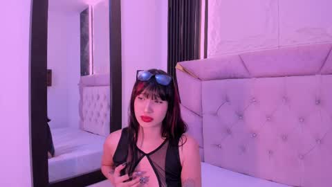 Snapshot of laurem_paulette chatting on September 25, 2025, 8:34 pm Laurem online show from September 25, 2025, 8:34 pm