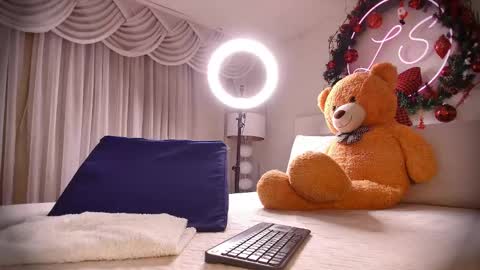Snapshot of laurensaenz chatting on December 28, 2024, 12:03 pm Lauren Saenz online show from December 28, 2024, 12:03 pm