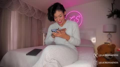 Snapshot of laurensaenz chatting on March 7, 2025, 12:12 pm Lauren Saenz online show from March 7, 2025, 12:12 pm