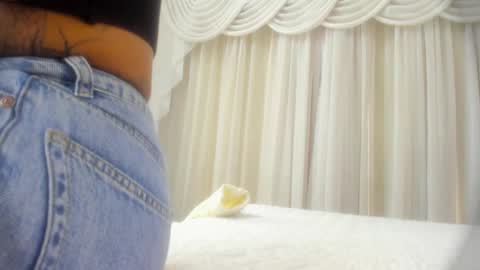 Snapshot of laurensaenz chatting on September 13, 2025, 12:05 pm Lauren Saenz online show from September 13, 2025, 12:05 pm