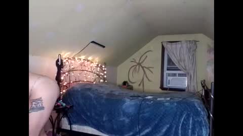 Snapshot of laureybabe44 chatting on December 18, 2024, 10:57 pm Lauren online show from December 18, 2024, 10:57 pm