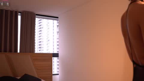 Snapshot of laurita_4 chatting on October 25, 2025, 1:18 pm laurita_4 online show from October 25, 2025, 1:18 pm