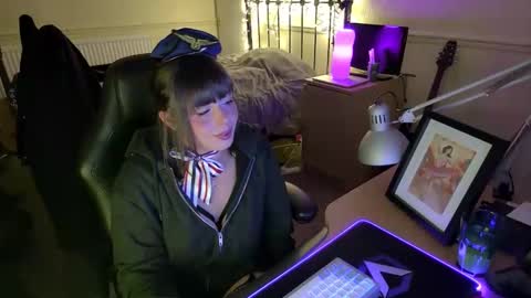 Snapshot of lavenderrzz19 chatting on November 5, 2025, 12:38 pm Lavenderrzz online show from November 5, 2025, 12:38 pm