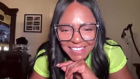 Snapshot of lavishly69 chatting on October 8, 2025, 1:25 am Brownsugar69 online show from October 8, 2025, 1:25 am