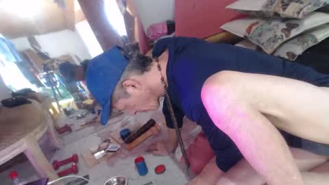 Snapshot of laye19 chatting on January 27, 2025, 3:28 pm Laye19 online show from January 27, 2025, 3:28 pm