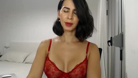 Layla online show from September 24, 2025, 2:15 am