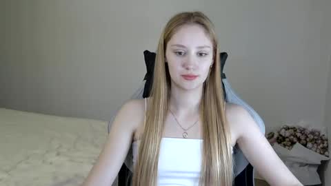 Snapshot of laylapretty001 chatting on February 19, 2025, 8:44 am LaylaPretty001 online show from February 19, 2025, 8:44 am