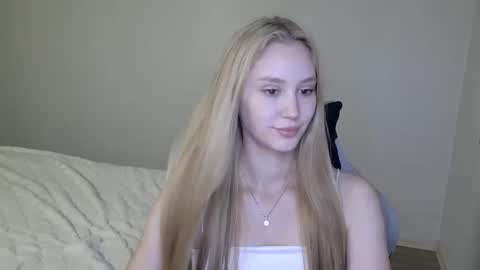 Snapshot of laylapretty001 chatting on October 16, 2025, 5:30 am LaylaPretty001 online show from October 16, 2025, 5:30 am