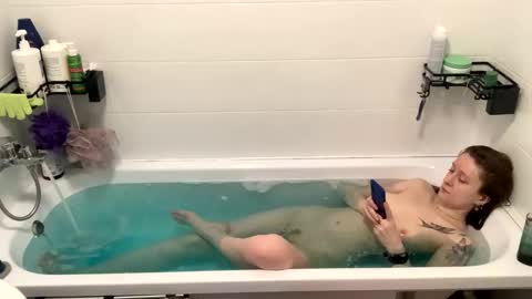 Snapshot of lazy_dazzy chatting on October 4, 2025, 11:41 am lazy_dazzy online show from October 4, 2025, 11:41 am