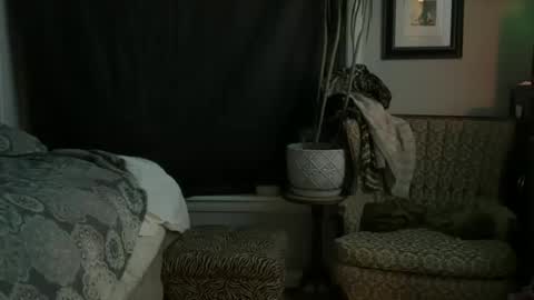 Snapshot of lc3333333 chatting on October 5, 2025, 5:28 am Milfandgentleman online show from October 5, 2025, 5:28 am