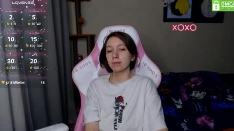 Snapshot of leah__gotty chatting on December 3, 2024, 3:22 pm Leah Gotty online show from December 3, 2024, 3:22 pm