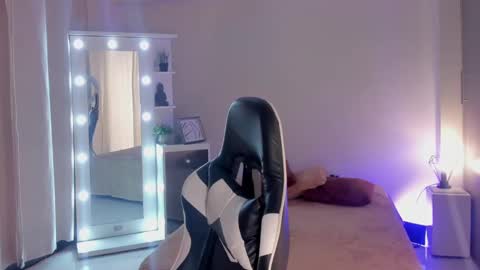 Snapshot of leahaltomm chatting on March 9, 2025, 6:32 pm leahaltomm online show from March 9, 2025, 6:32 pm