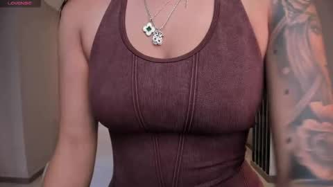Snapshot of leahnovac chatting on October 15, 2025, 11:21 am leahnovac online show from October 15, 2025, 11:21 am
