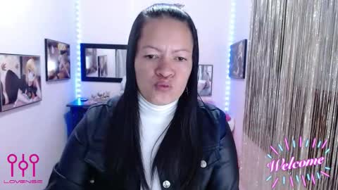 Leandra online show from September 18, 2025, 2:08 pm