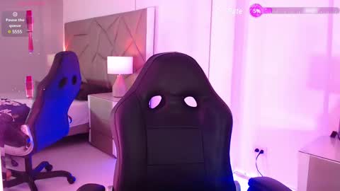 Snapshot of leethompson_ chatting on February 19, 2025, 12:22 pm Leet online show from February 19, 2025, 12:22 pm