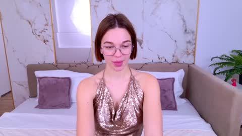 Snapshot of leilalawson chatting on December 19, 2024, 10:10 pm LeilaLawson online show from December 19, 2024, 10:10 pm