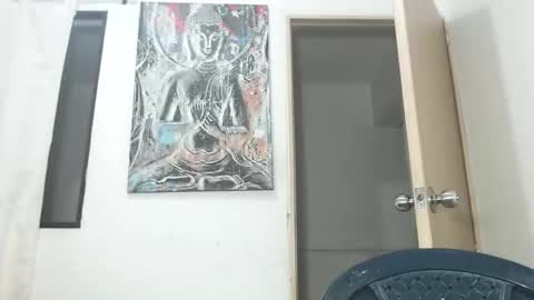 leily online show from October 23, 2025, 7:34 pm