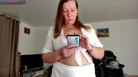 Snapshot of lelena1319 chatting on January 15, 2025, 11:21 am YOUR ELENA online show from January 15, 2025, 11:21 am