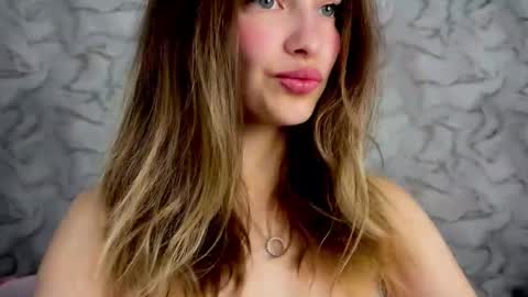 Snapshot of lemonhazeeee chatting on October 18, 2025, 8:26 am Lemonhazeeee online show from October 18, 2025, 8:26 am